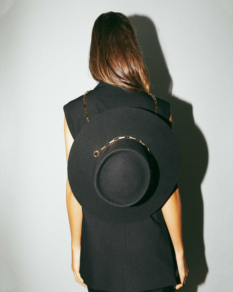 The Laura Black Chain - Portuguese Hat - Hurricane